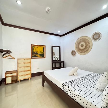 Aquaholik Traveler'S Lodge Ел Нидо Екстериор снимка