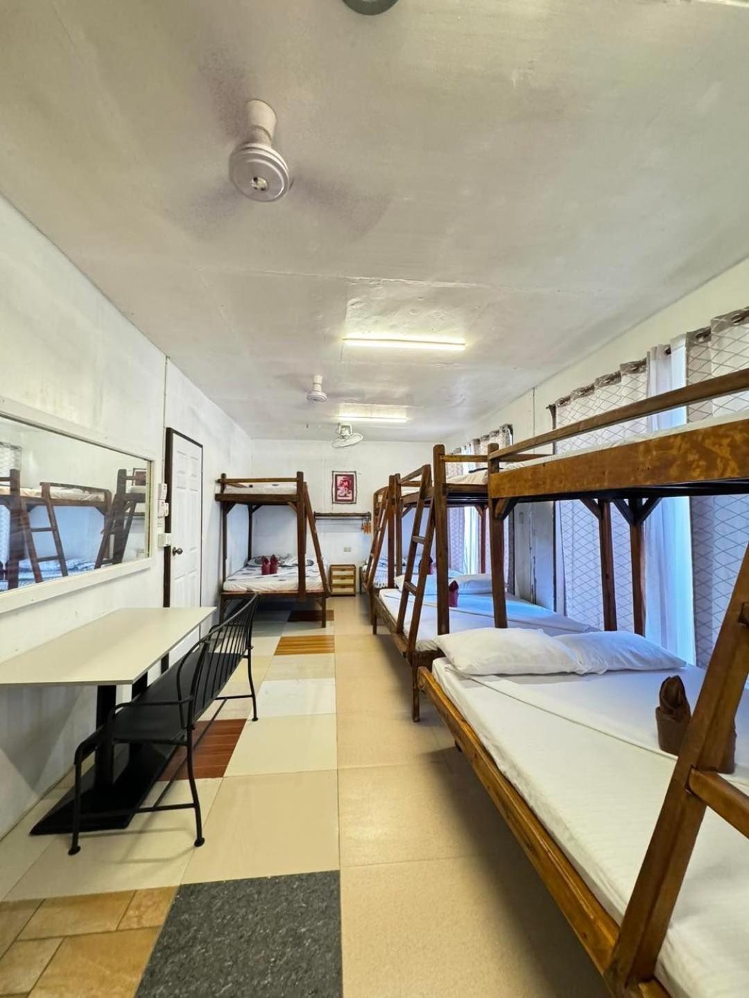 Aquaholik Traveler'S Lodge Ел Нидо Екстериор снимка