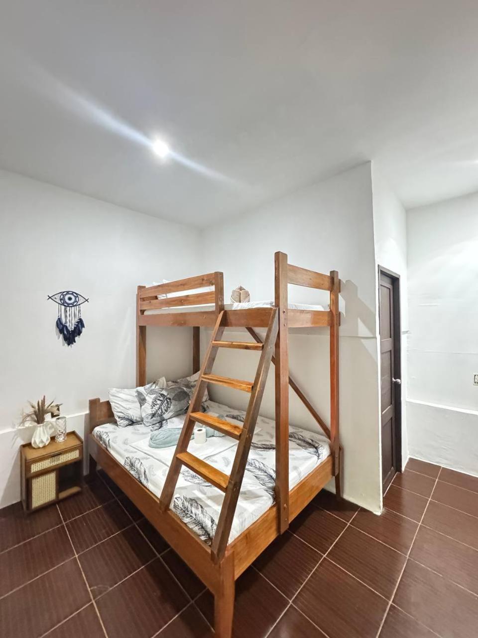 Aquaholik Traveler'S Lodge Ел Нидо Екстериор снимка