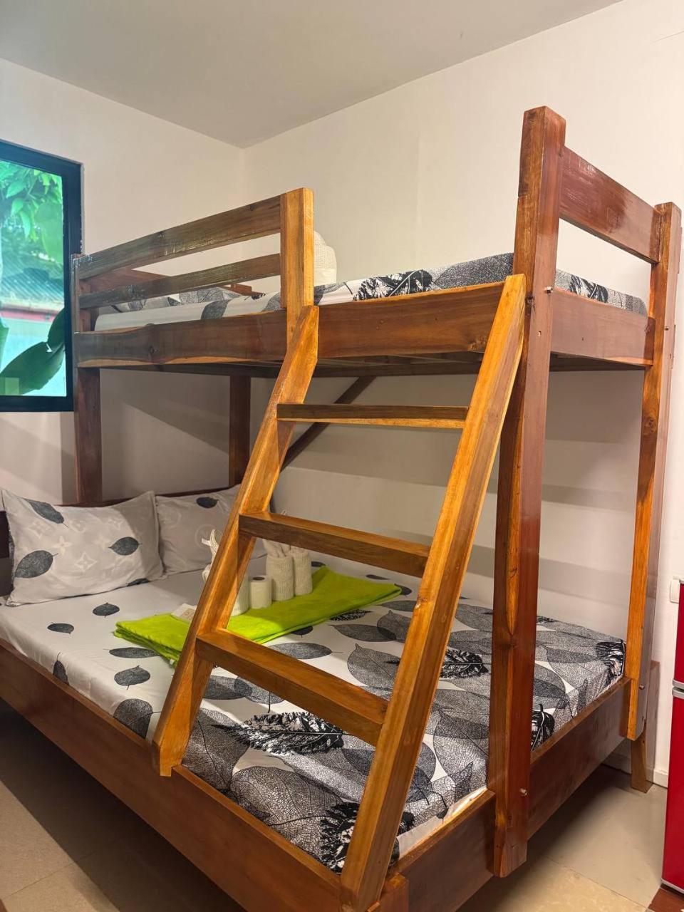 Aquaholik Traveler'S Lodge Ел Нидо Екстериор снимка