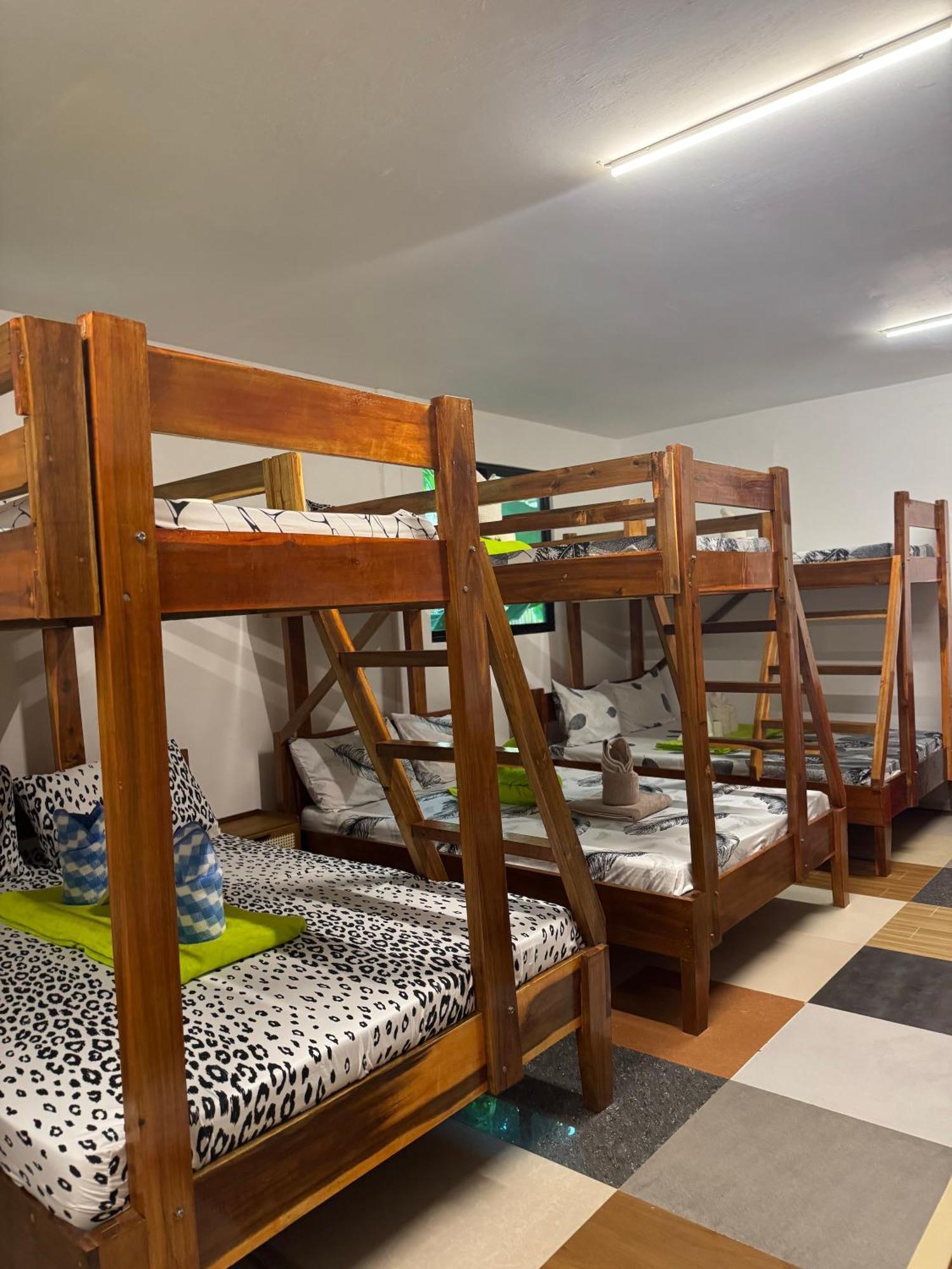 Aquaholik Traveler'S Lodge Ел Нидо Екстериор снимка